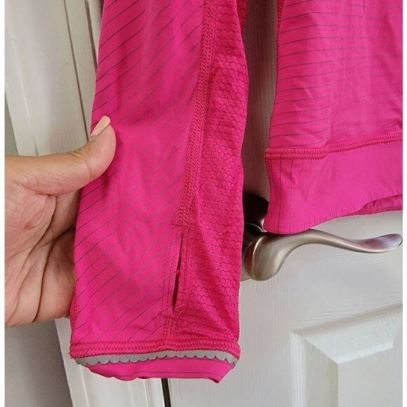 Lululemon Workout Top 6 - Picture 5 of 8